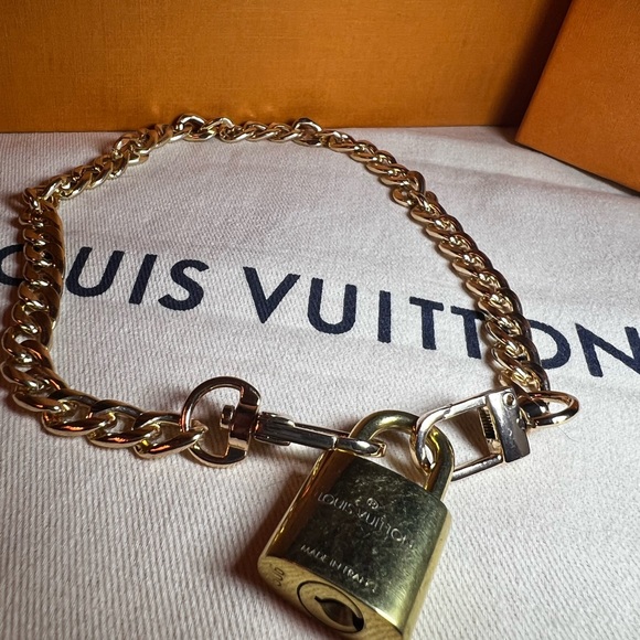Louis Vuitton Lock #306 with unbranded chain. No key - Picture 4 of 4